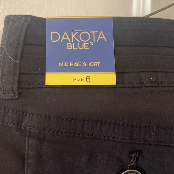 Dakota Blue Women's Short Mid Rise Pocket Flaps with Button Black - Picture 7 of 10